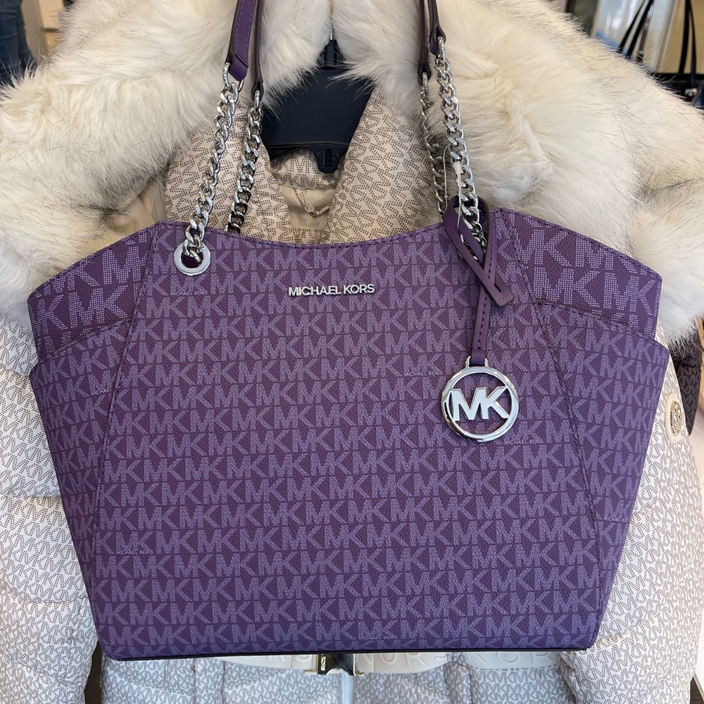 MICHAEL KORS
Jet Set Travel Lg Signature Chain Shoulder Tote Bag
Dark Purple - Picture 12 of 16